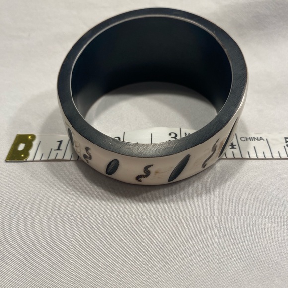 Chunky Cream Necklace and Bracelet Set - Picture 6 of 6